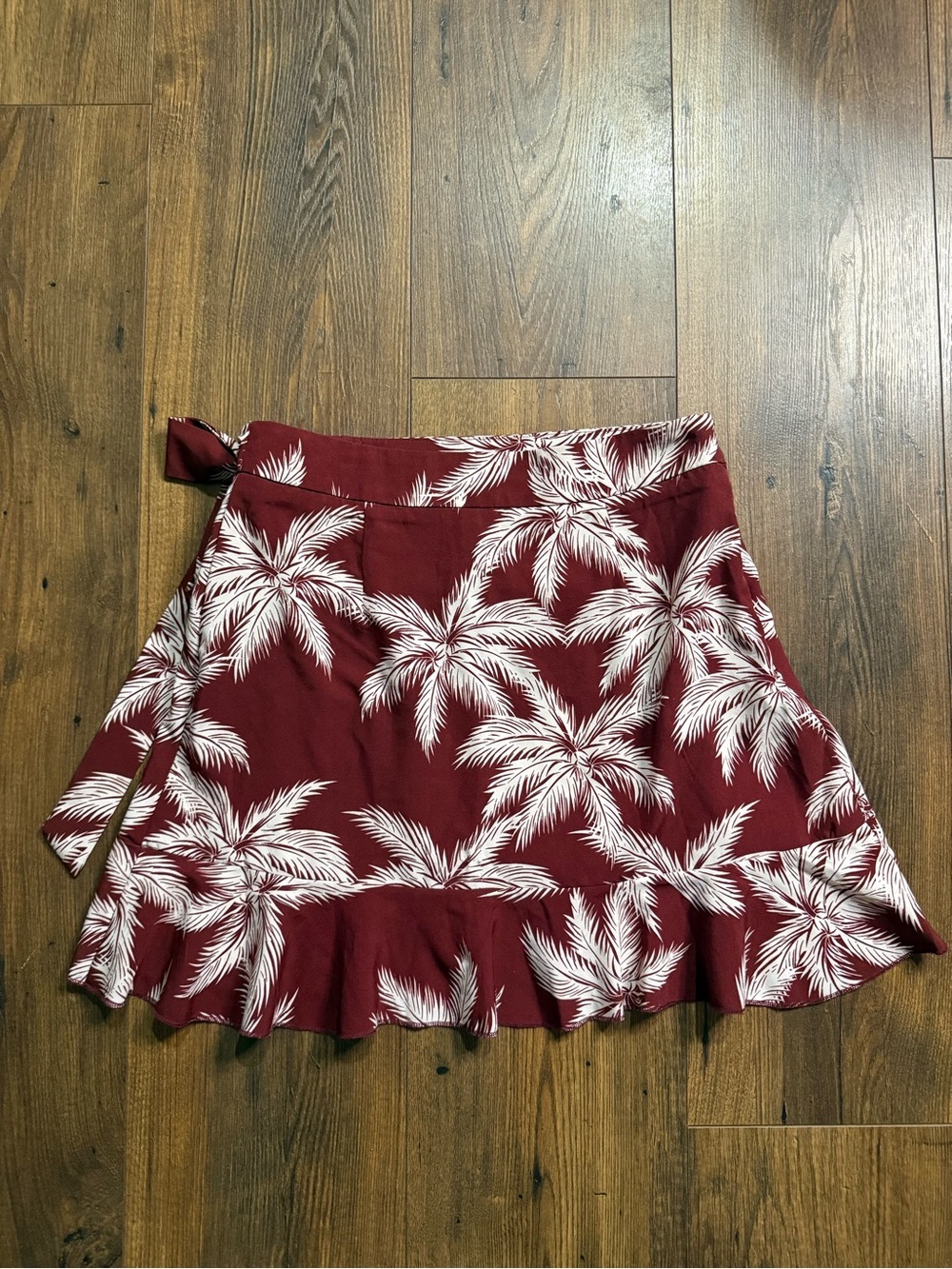 Zaful Women’s Burgundy Tropical Palm Print Wrap Mini Skirt Size Small US 4 - Picture 6 of 8